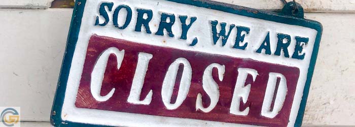 How many industries were closed in 2008